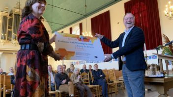 Enny De Bruijn wins Professor Van Winter Prize 2021