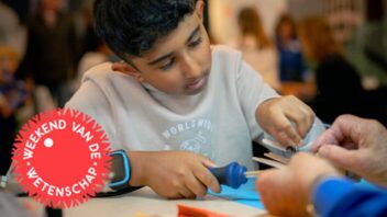 Making 17th-century letters during Science Weekend